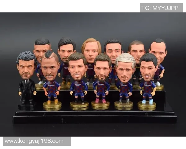 足球明星手办精美展示图集领略球场传奇的魅力与风采