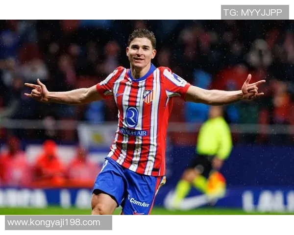 足球明星私下生活真实面貌大揭秘独家照片曝光引发球迷热议 足球明星私下生活真实面貌大揭秘独家照片曝光引发球迷热议