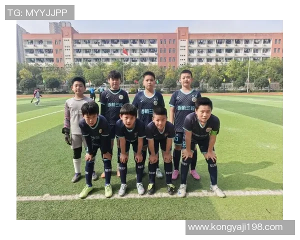 足球明星与儿童的奇妙邂逅让梦想在绿茵场上绽放光彩